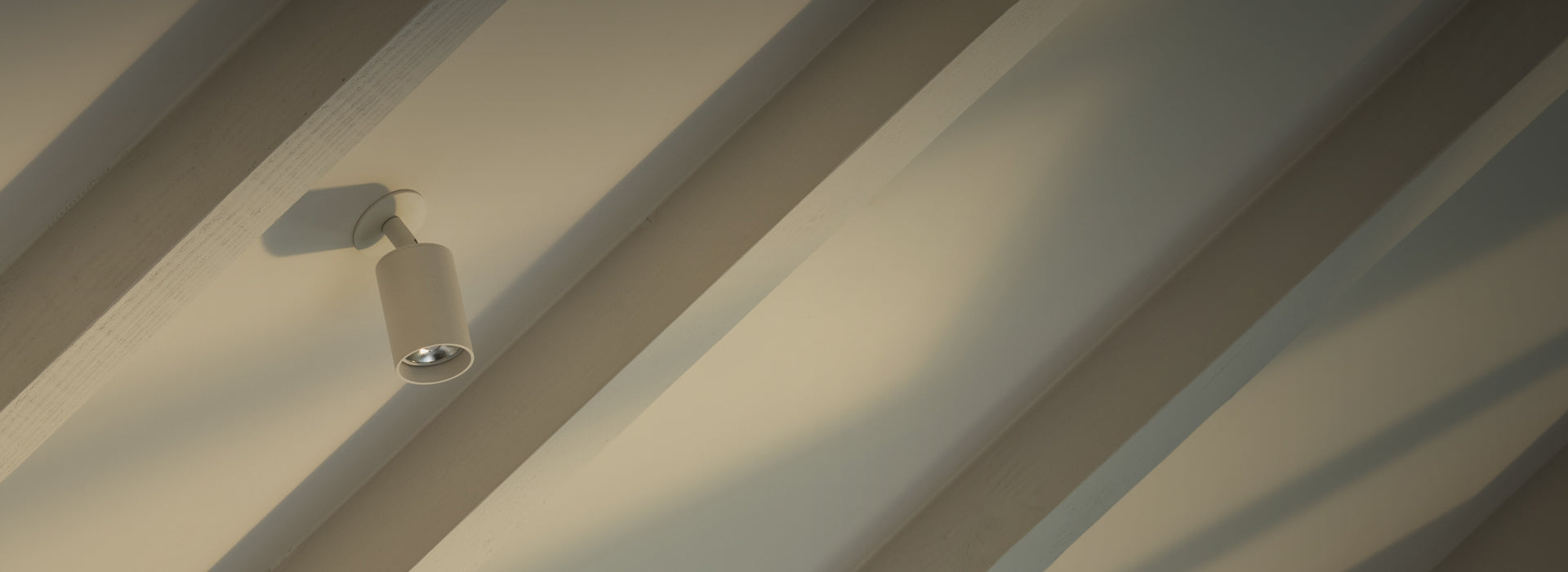 Superbe Plafonniers de Surface Corston en laiton ancien